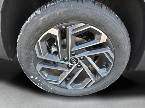 Certified 2025 Hyundai Tucson Limited FWD image 9
