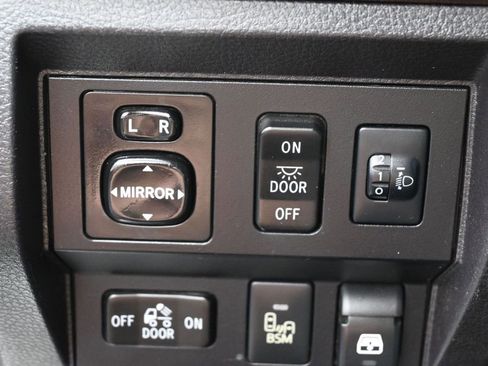 Used 2016 Toyota Tundra Limited w/ Limited Premium Package AWD/4WD image 7