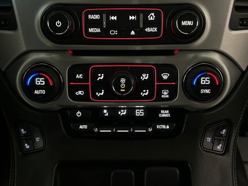 Used 2015 GMC Yukon XL SLT w/ Open Road Package AWD/4WD image 9