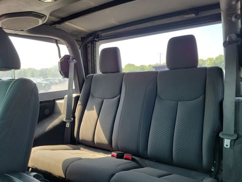 Used 2019 Jeep Wrangler Sport image 16