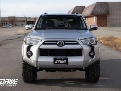Used 2022 Toyota 4Runner SR5 Premium image 4