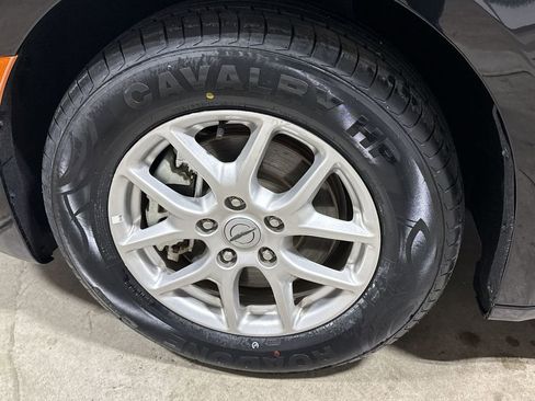 Used 2024 Chrysler Pacifica Touring-L image 26