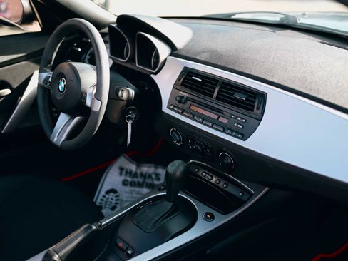 Used 2005 BMW Z4 2.5i image 14