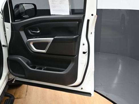 Used 2021 Nissan Titan SV w/ SV Convenience Package RWD image 35