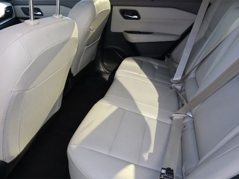 Used 2024 Nissan Rogue SV w/ SV Premium Package image 20