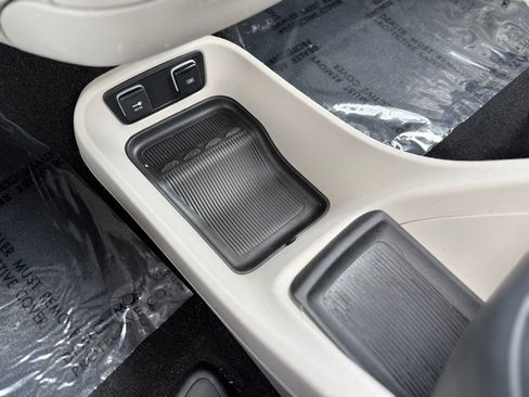 Used 2019 Chrysler Pacifica Touring Plus w/ Advanced Safetytec Group FWD image 20