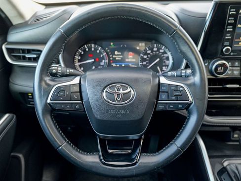 Used 2021 Toyota Highlander XLE image 45