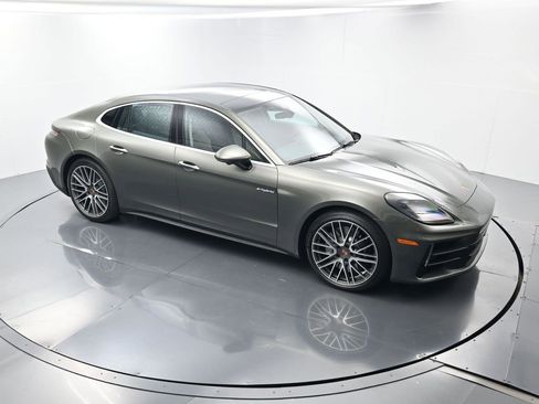Used 2025 Porsche Panamera 4S image 41