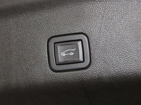 Used 2024 GMC Yukon XL Denali RWD image 18