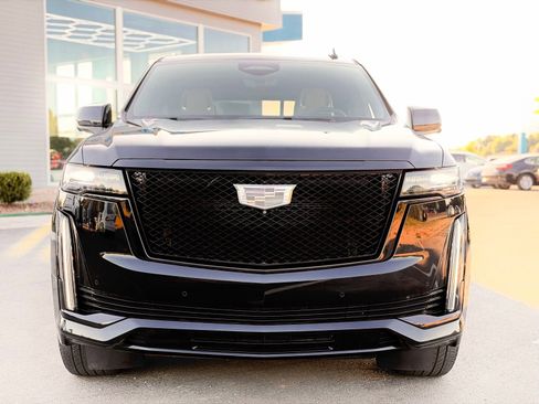 Used 2021 Cadillac Escalade Sport w/ LPO, ONYX Package AWD/4WD image 4
