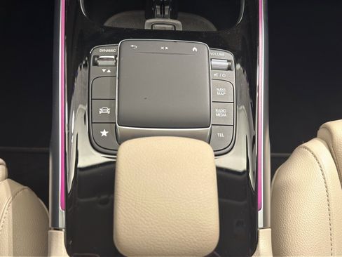 Used 2023 Mercedes-Benz GLB 250 image 21