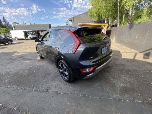 Used 2023 Kia Niro EX Touring FWD image 4