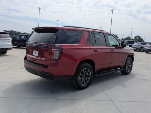 Used 2024 Chevrolet Tahoe Z71 w/ Luxury Package AWD/4WD image 5
