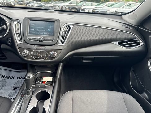 Used 2017 Chevrolet Malibu LT FWD image 22