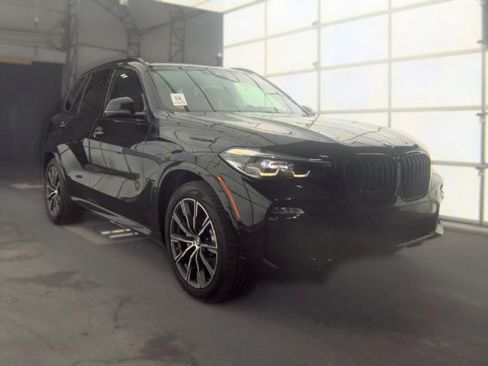 Used 2020 BMW X5 sDrive40i w/ M Sport Package RWD image 3