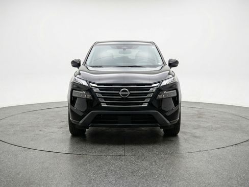 Used 2025 Nissan Rogue SV image 2