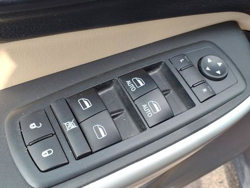Used 2018 Jeep Cherokee Limited w/ Technology Group FWD image 11