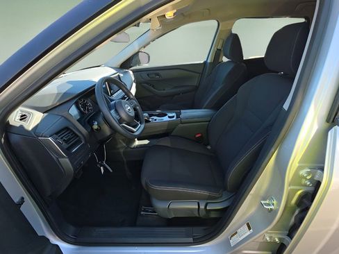 Used 2024 Nissan Rogue S AWD/4WD image 5