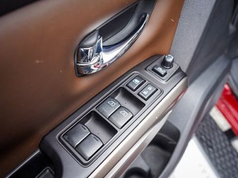 Used 2020 Nissan Titan Platinum Reserve w/ Moonroof Package image 18