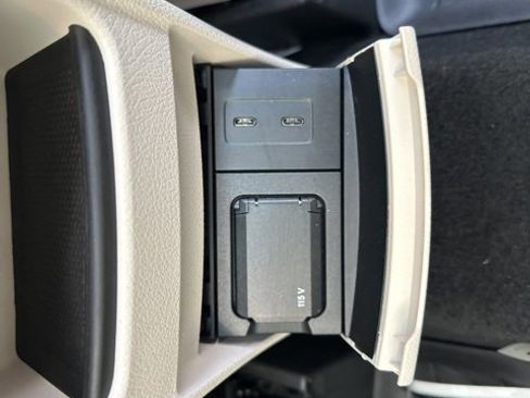 Used 2023 Mercedes-Benz GLB 250 4MATIC image 40