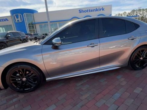 Used 2025 Toyota Camry SE image 6