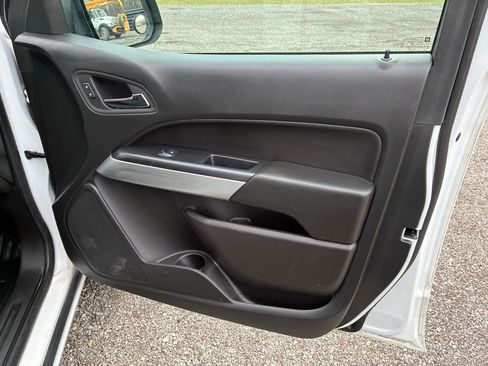 Used 2022 Chevrolet Colorado LT w/ Fleet Safety Package image 18