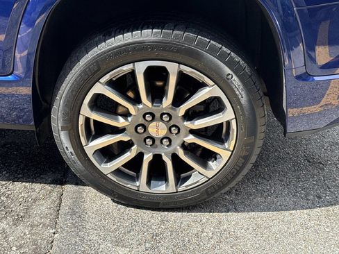 Used 2023 GMC Acadia Denali FWD image 5