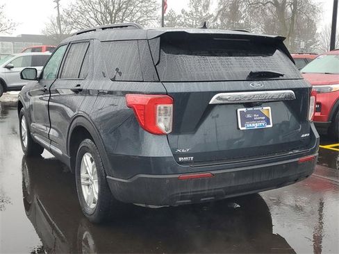 Certified 2023 Ford Explorer XLT image 3