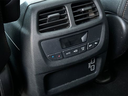 Used 2022 Honda Pilot TrailSport image 14