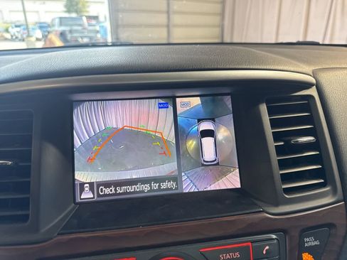 Used 2018 Nissan Pathfinder Platinum image 30