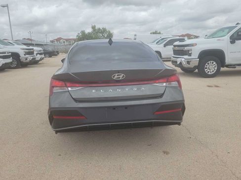 Used 2024 Hyundai Elantra SEL FWD image 7