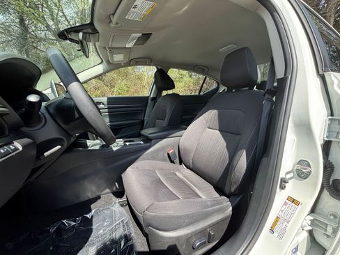 Used 2025 Nissan Altima 2.5 SV image 37