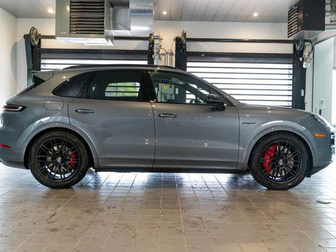 New 2026 Porsche Cayenne Turbo AWD/4WD image 11