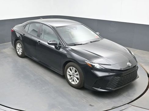 Used 2025 Toyota Camry LE FWD image 19