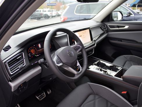 New 2026 Volkswagen Atlas Peak Edition image 10