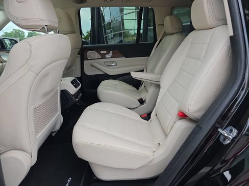 Used 2026 Mercedes-Benz GLS 450 4MATIC image 12