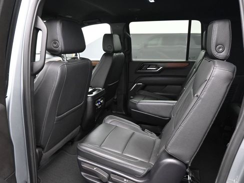Used 2025 GMC Yukon XL Denali image 17