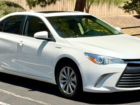 Used 2017 Toyota Camry XLE w/ Moonroof Package FWD image 1
