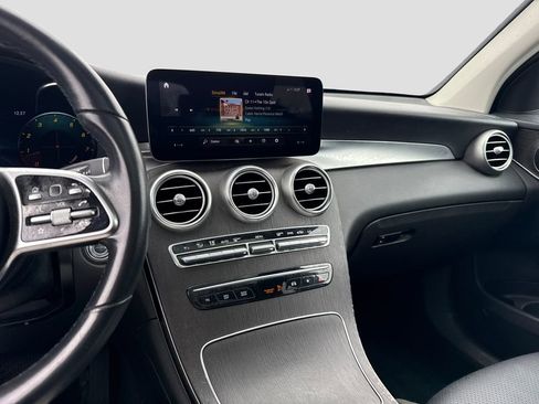 Used 2022 Mercedes-Benz GLC 300 4MATIC w/ Premium Package Lite image 17