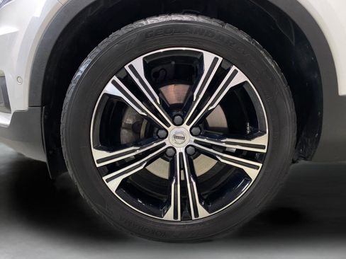Used 2019 Volvo XC40 T4 Inscription image 23