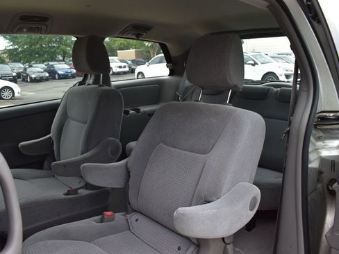 Used 2010 Toyota Sienna CE FWD image 21