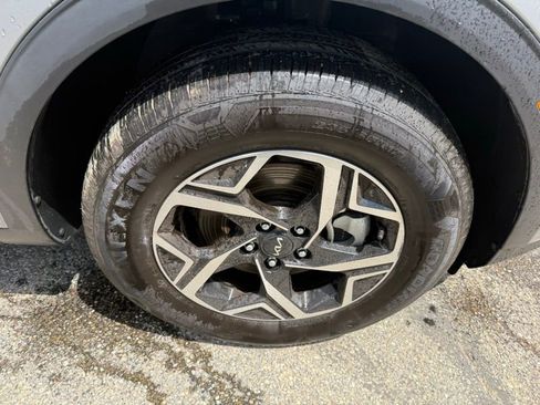 Used 2025 Kia Sportage LX image 14