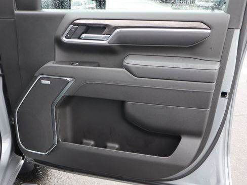 Used 2025 Chevrolet Silverado 2500 LTZ w/ LTZ Plus Package image 36