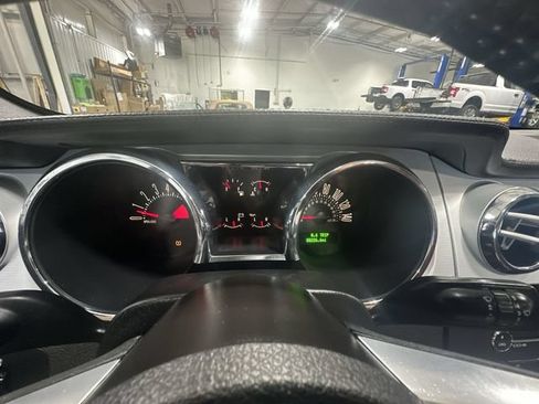 Used 2009 Ford Mustang GT RWD image 14