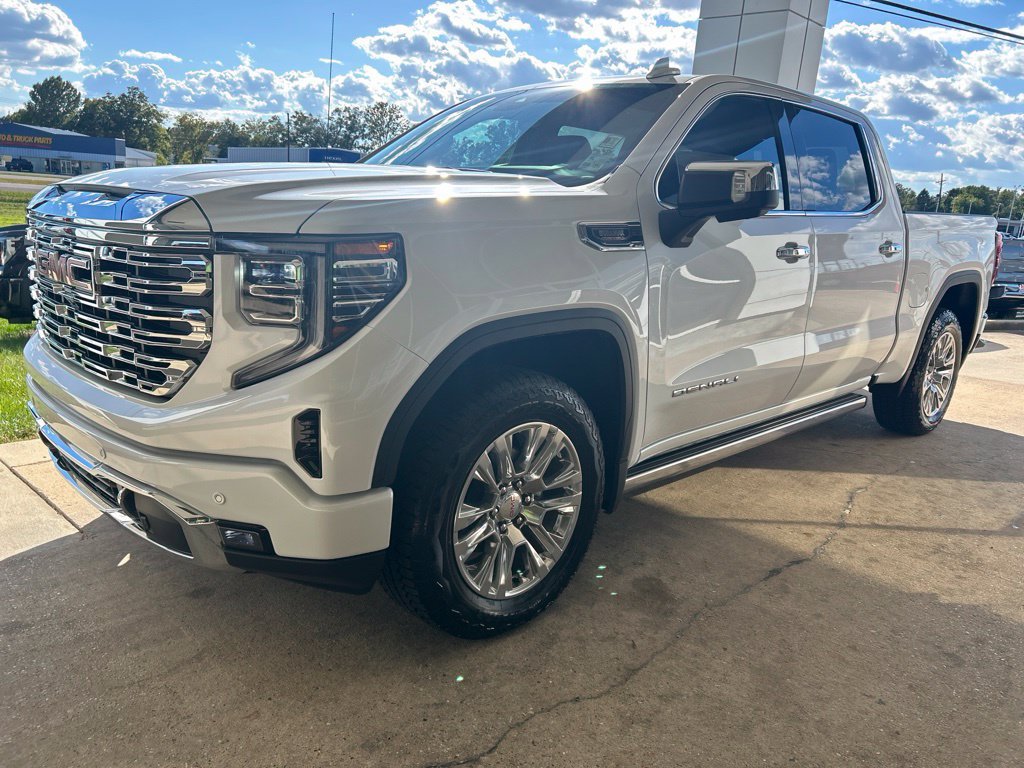 Used 2024 GMC Sierra 1500 Denali w/ Technology Package AWD/4WD image 4