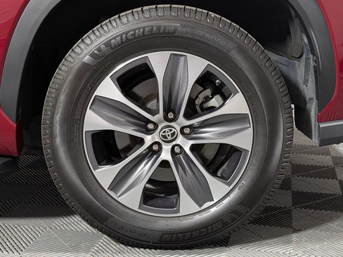 Used 2022 Toyota Highlander XLE FWD image 26