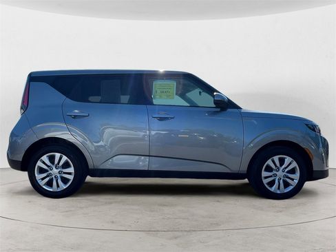 Used 2023 Kia Soul LX image 6