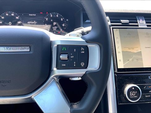 Certified 2025 Land Rover Discovery S AWD/4WD image 24