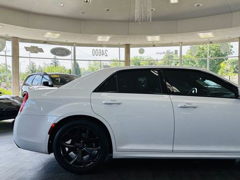 Used 2022 Chrysler 300 S w/ Comfort Group RWD image 5