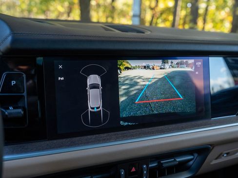 Certified 2024 Porsche Cayenne image 30